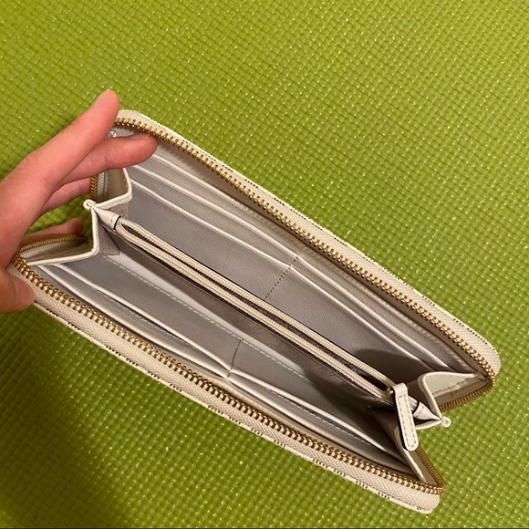 AUTHENTIC MICHAEL KORS CONTINENTAL WALLET - Picture 5 of 7